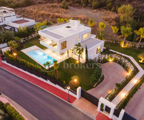 Villa Los Olivos 18 - Modern Masterpiece in Nueva Andalucia