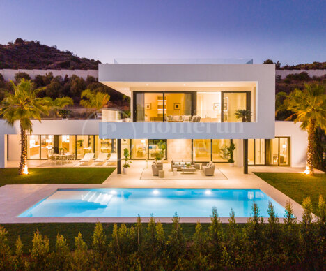 Villa Los Olivos 18 - Modern Masterpiece in Nueva Andalucia