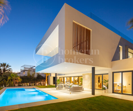 Villa Los Olivos 18 - Modern Masterpiece in Nueva Andalucia