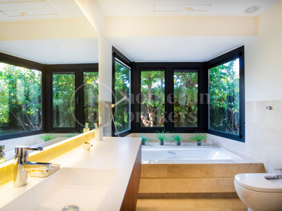 Villa Clara - Renovated Villa Located in Sierra Blanca - Marbella Golden Mile