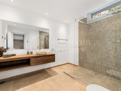 Villa Lipto - Modern Villa Walking distance to San Pedro Beach