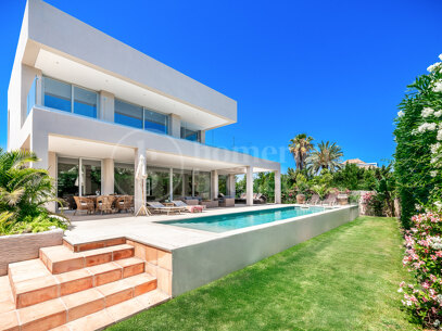 Villa Lipto - Modern Villa Walking distance to San Pedro Beach