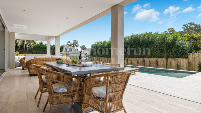 Villa Lipto - Modern Villa Walking distance to San Pedro Beach