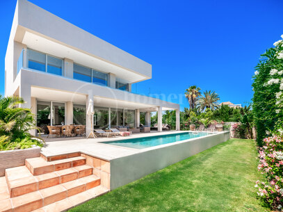 Villa Lipto - Modern Villa Walking distance to San Pedro Beach