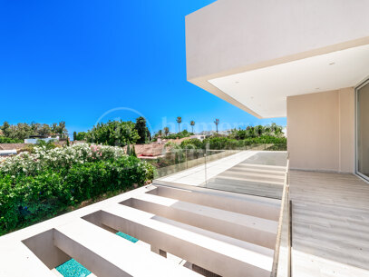 Villa Lipto - Modern Villa Walking distance to San Pedro Beach