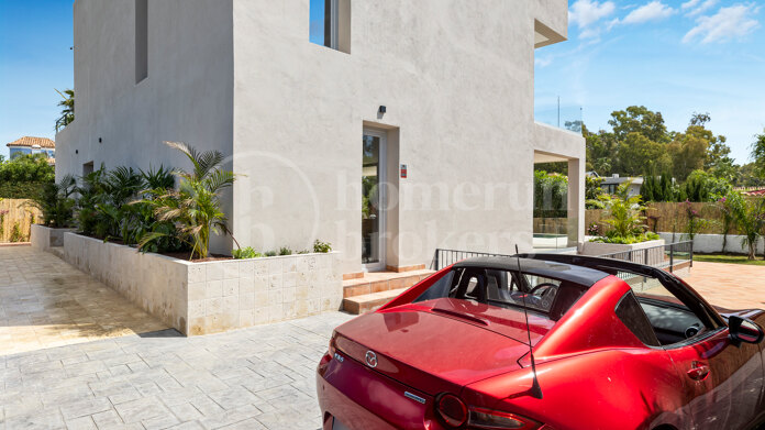 Villa Lipto - Modern Villa Walking distance to San Pedro Beach