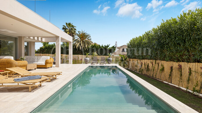 Villa Lipto - Modern Villa Walking distance to San Pedro Beach