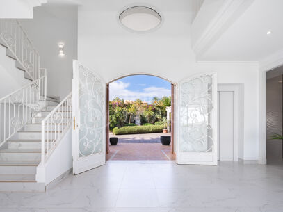 Villa Daniella - Luxurious 8 Bedroom Villa