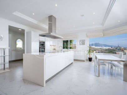 Villa Daniella - Luxurious 8 Bedroom Villa