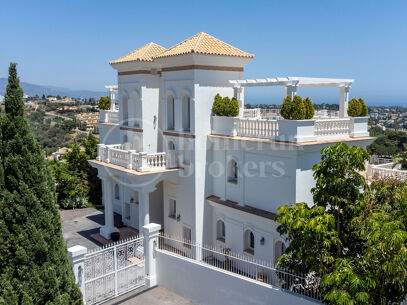 Villa Daniella - Luxurious 8 Bedroom Villa