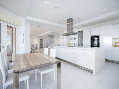 Villa Daniella - Luxurious 8 Bedroom Villa