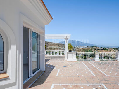 Villa Daniella - Luxurious 8 Bedroom Villa