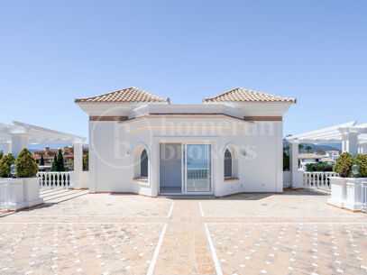 Villa Daniella - Luxurious 8 Bedroom Villa