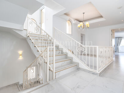 Villa Daniella - Luxurious 8 Bedroom Villa