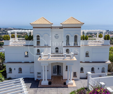 Villa Daniella - Luxurious 8 Bedroom Villa