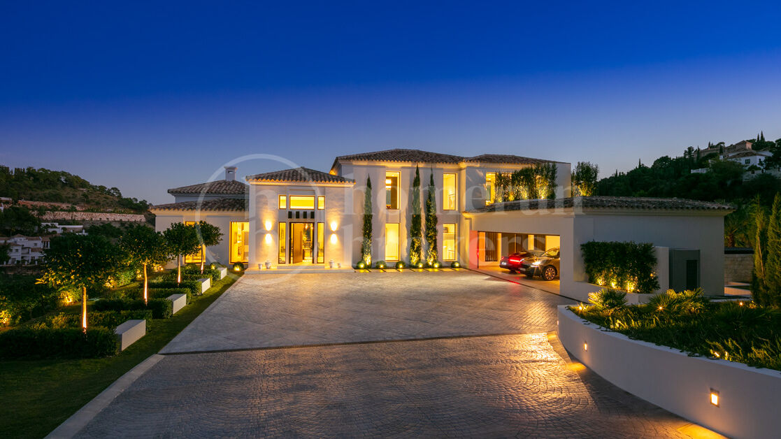 Villa Oak Valley - Impressive Villa in The El Madroñal Hillside