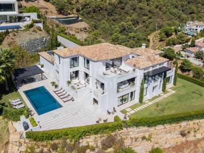 Villa Oak Valley - Impressive Villa in The El Madroñal Hillside