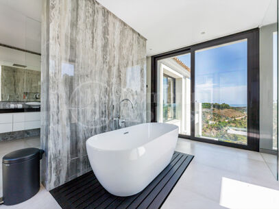Villa Oak Valley - Impressive Villa in The El Madroñal Hillside