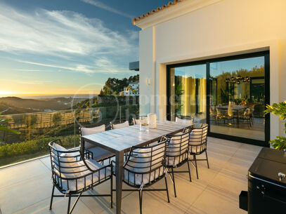 Villa Oak Valley - Impressive Villa in The El Madroñal Hillside