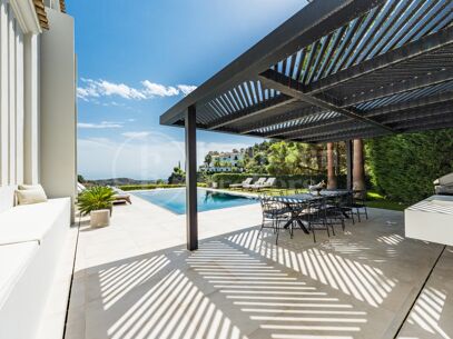 Villa Oak Valley - Impressive Villa in The El Madroñal Hillside