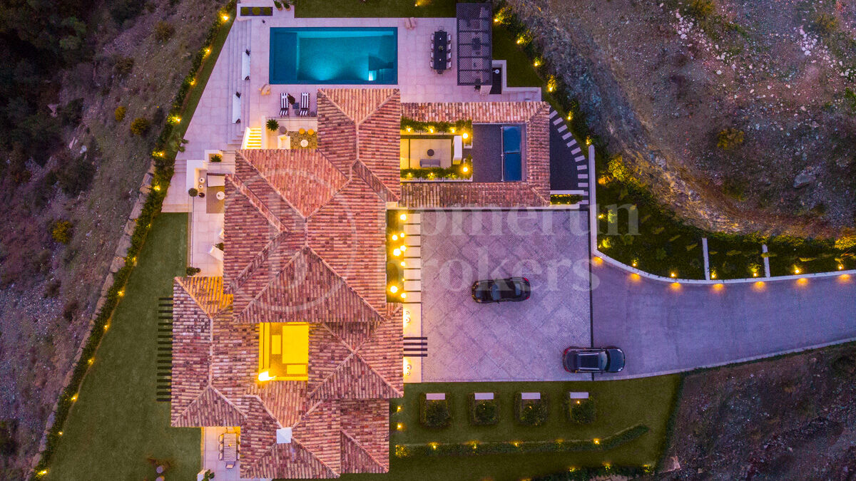 Villa Oak Valley - Impressive Villa in The El Madroñal Hillside