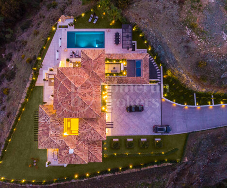 Villa Oak Valley - Impressive Villa in The El Madroñal Hillside