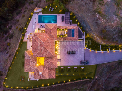 Villa Oak Valley - Impressive Villa in The El Madroñal Hillside