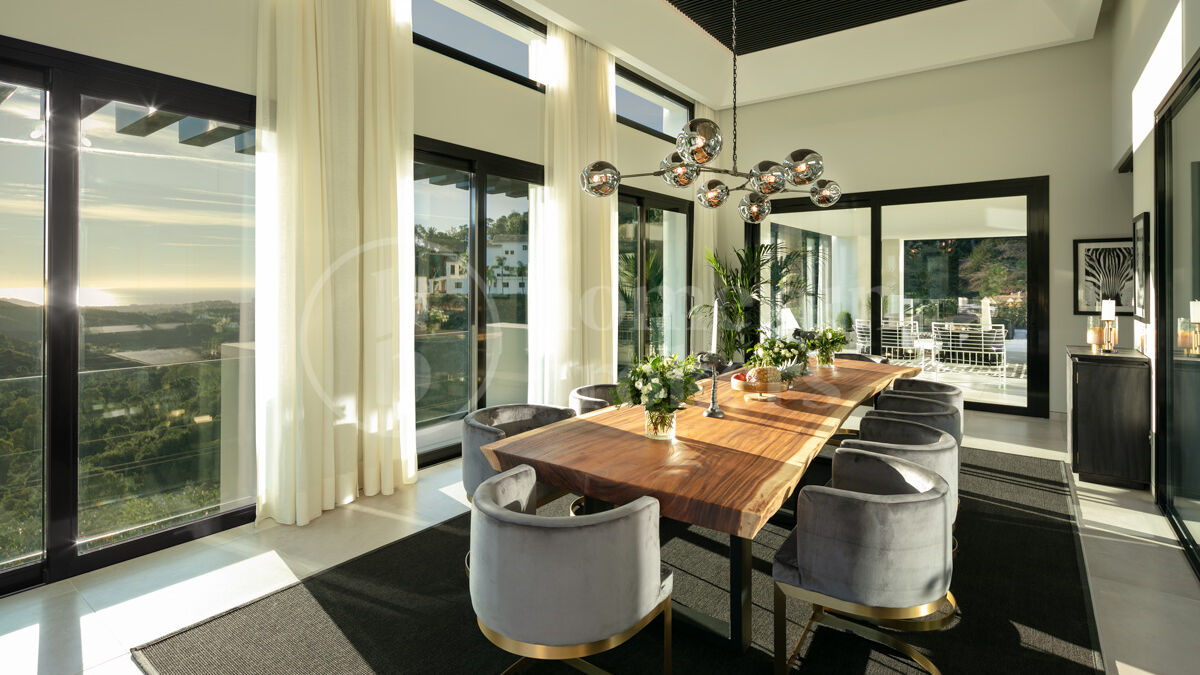 Villa Oak Valley - Impressive Villa in The El Madroñal Hillside