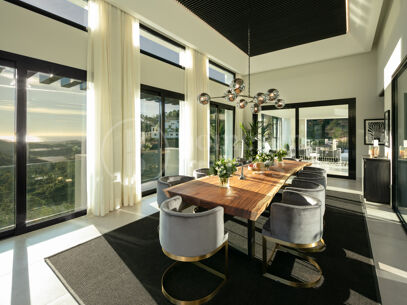 Villa Oak Valley - Impressive Villa in The El Madroñal Hillside