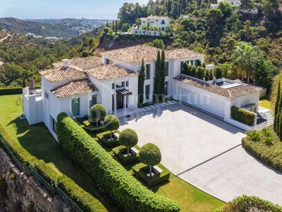 Villa Oak Valley - Impressive Villa in The El Madroñal Hillside