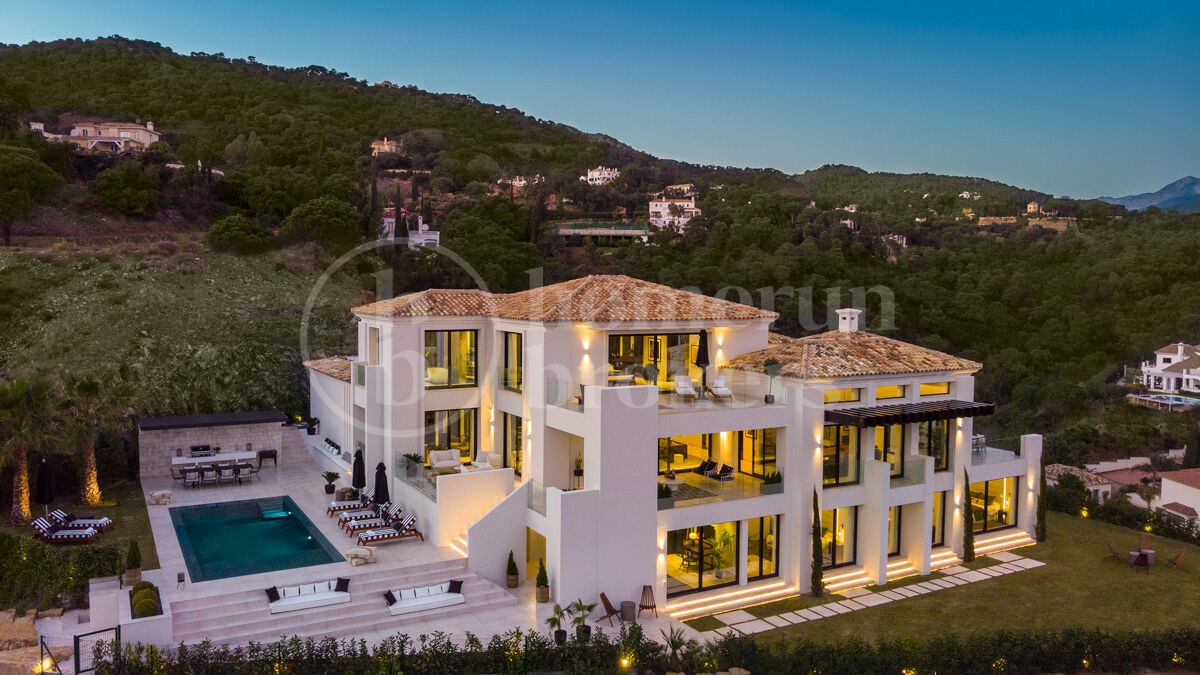 Villa Oak Valley - Impressive Villa in The El Madroñal Hillside