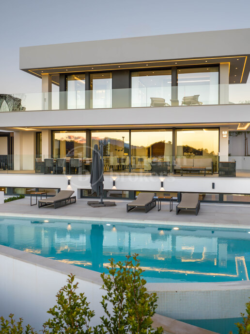 Villa Alfma - Modern Nueva Andalucia Residence