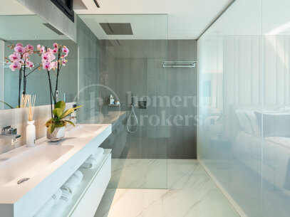 Banus 1 - Contemporary Elegance in Puerto Banús