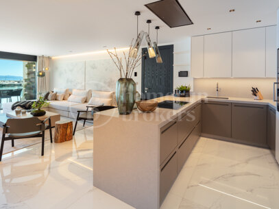 Banus 1 - Contemporary Elegance in Puerto Banús