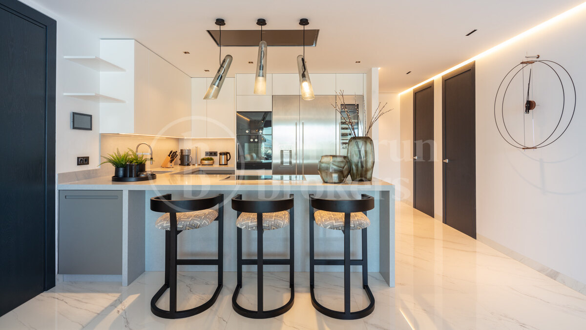 Banus 1 - Contemporary Elegance in Puerto Banús