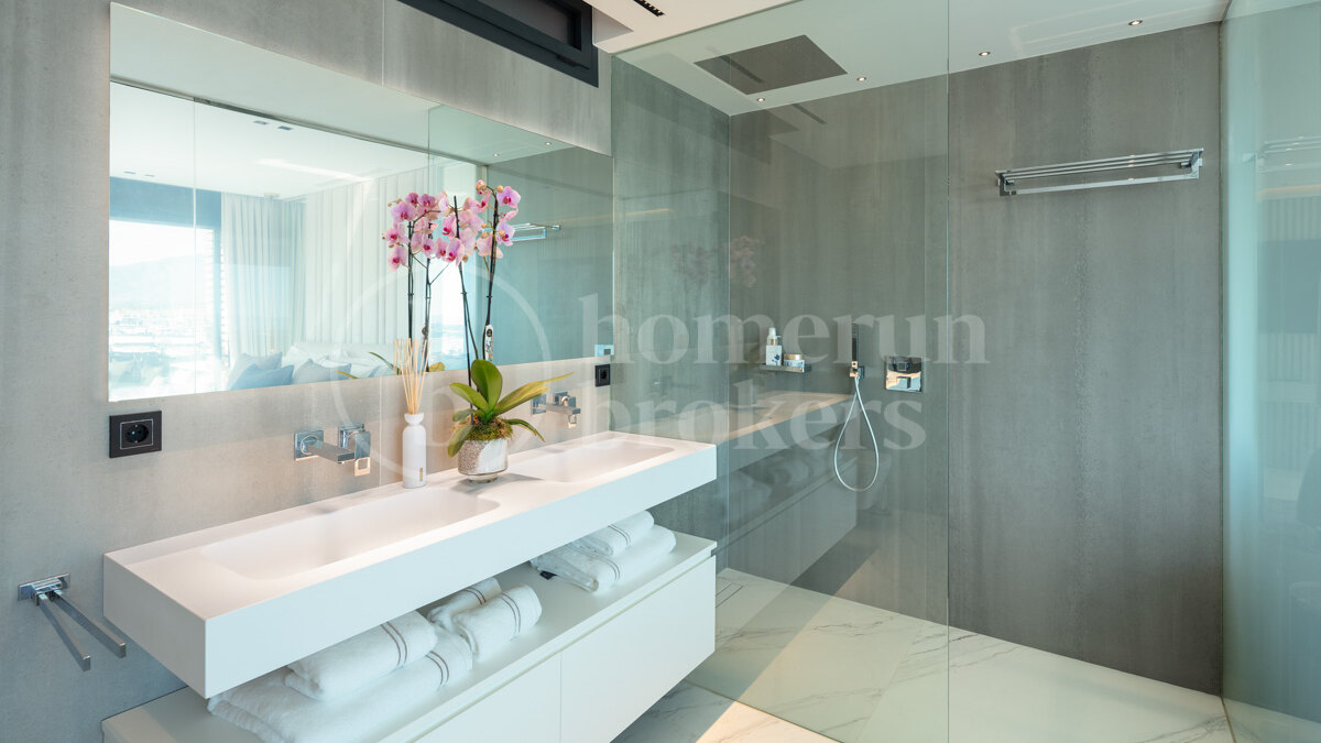 Banus 1 - Contemporary Elegance in Puerto Banús