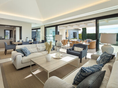 Casa Nevis - Exquisite Retreat in Marbella's Golf Valley