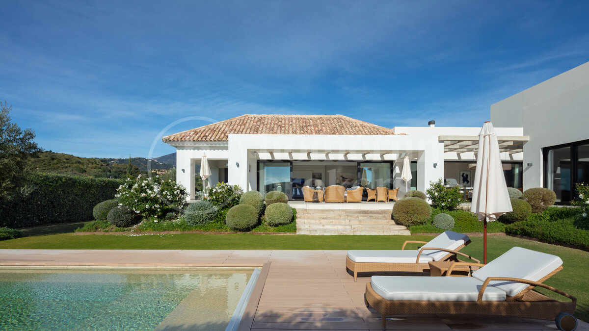 Casa Nevis - Exquisite Retreat in Marbella's Golf Valley