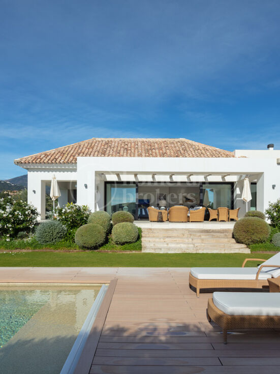 Casa Nevis - Exquisite Retreat in Marbella's Golf Valley