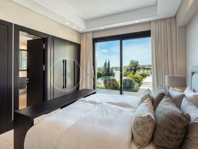 Casa Nevis - Exquisite Retreat in Marbella's Golf Valley