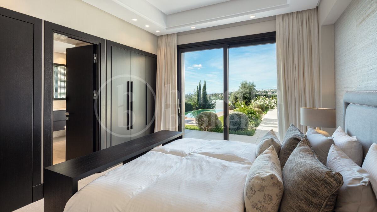 Casa Nevis - Exquisite Retreat in Marbella's Golf Valley
