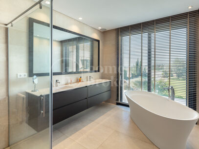 Casa Nevis - Exquisite Retreat in Marbella's Golf Valley