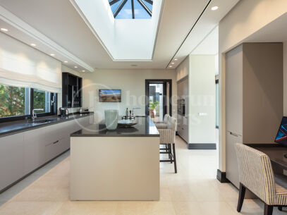 Casa Nevis - Exquisite Retreat in Marbella's Golf Valley