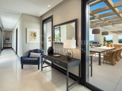 Casa Nevis - Exquisite Retreat in Marbella's Golf Valley