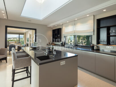 Casa Nevis - Exquisite Retreat in Marbella's Golf Valley