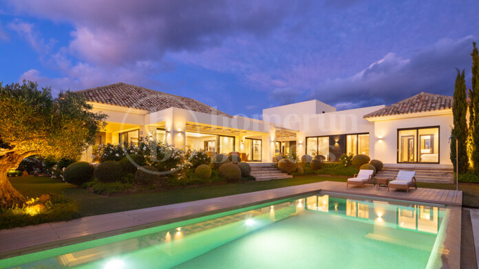 Casa Nevis - Exquisite Retreat in Marbella's Golf Valley