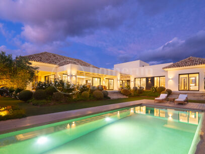 Casa Nevis - Exquisite Retreat in Marbella's Golf Valley