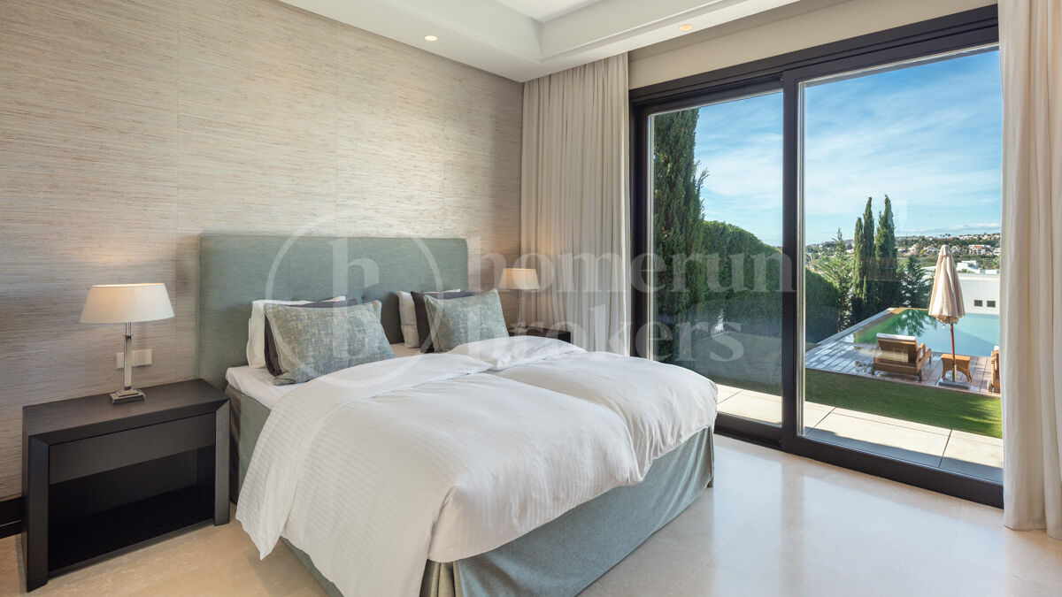 Casa Nevis - Exquisite Retreat in Marbella's Golf Valley