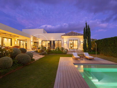 Casa Nevis - Exquisite Retreat in Marbella's Golf Valley