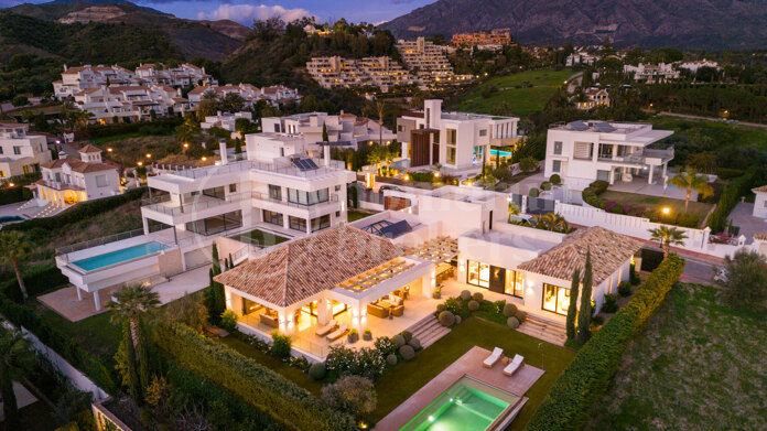 Casa Nevis - Exquisite Retreat in Marbella's Golf Valley